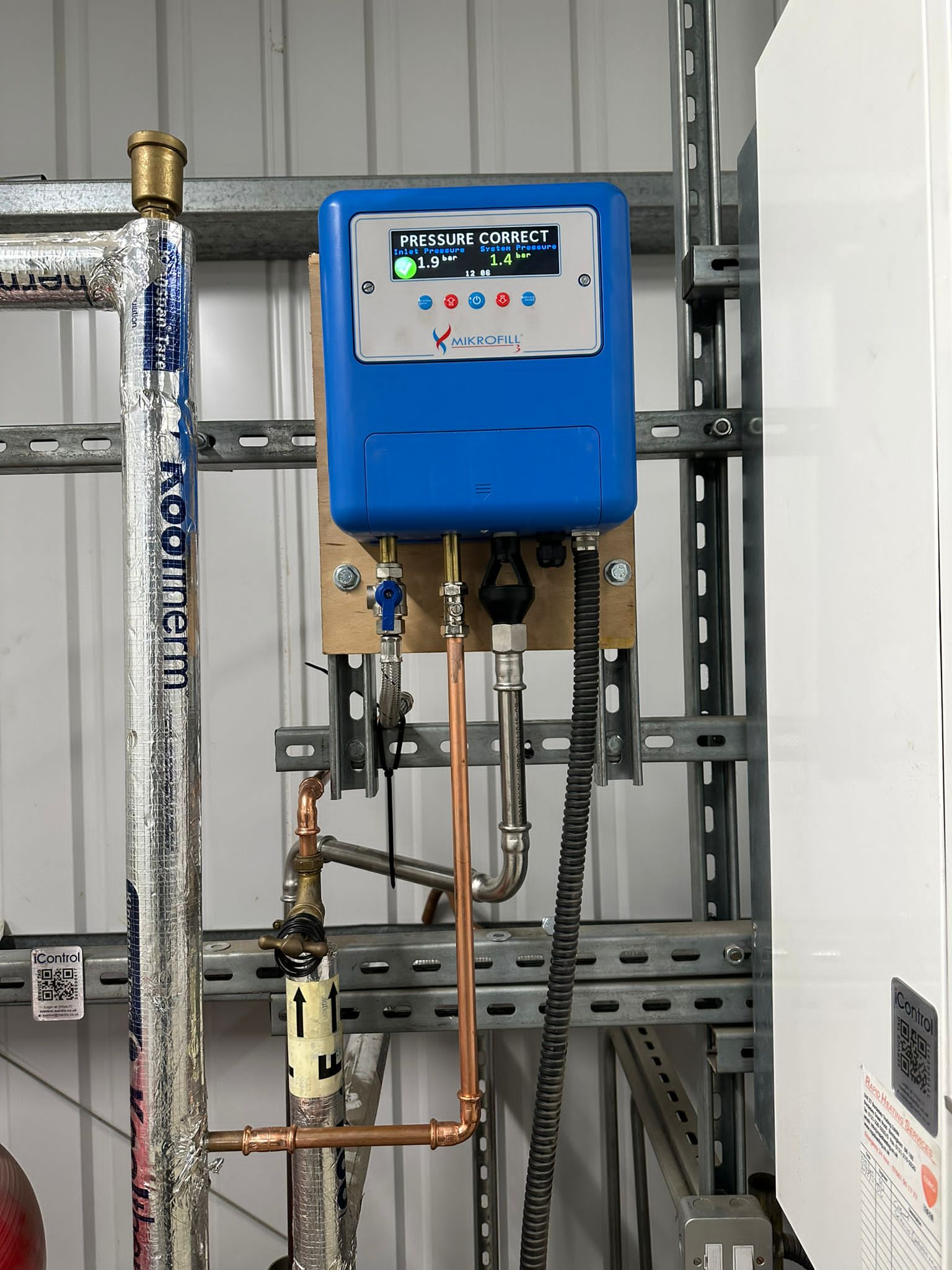 Photo showing a Mikrofill 3 Pressurisation Unit.